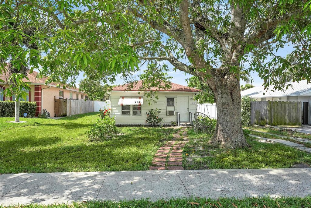 Photo of 1215 18th Avenue N, Lake Worth Beach, FL 33460 (MLS # R11146465)