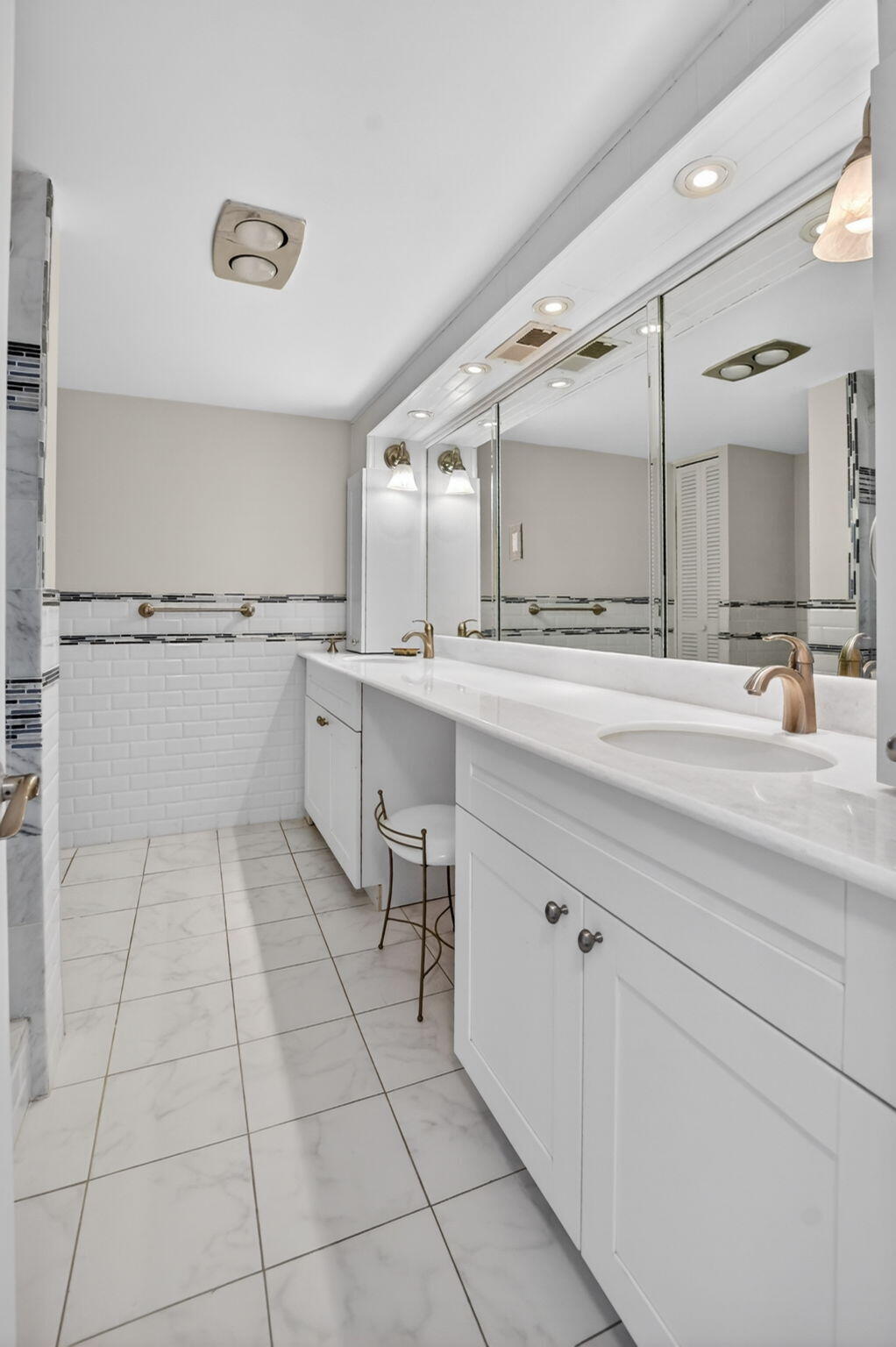 CLOISTER DEL MAR CONDO - Residential