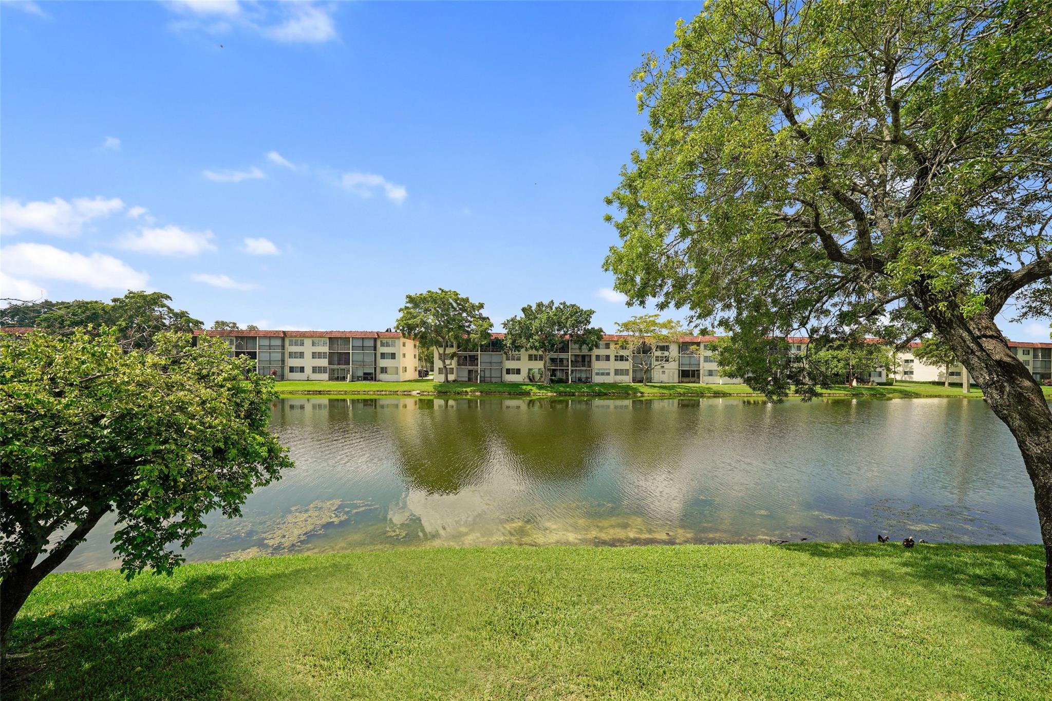 HOLLYBROOK GOLF & TENNIS - Residential Lease