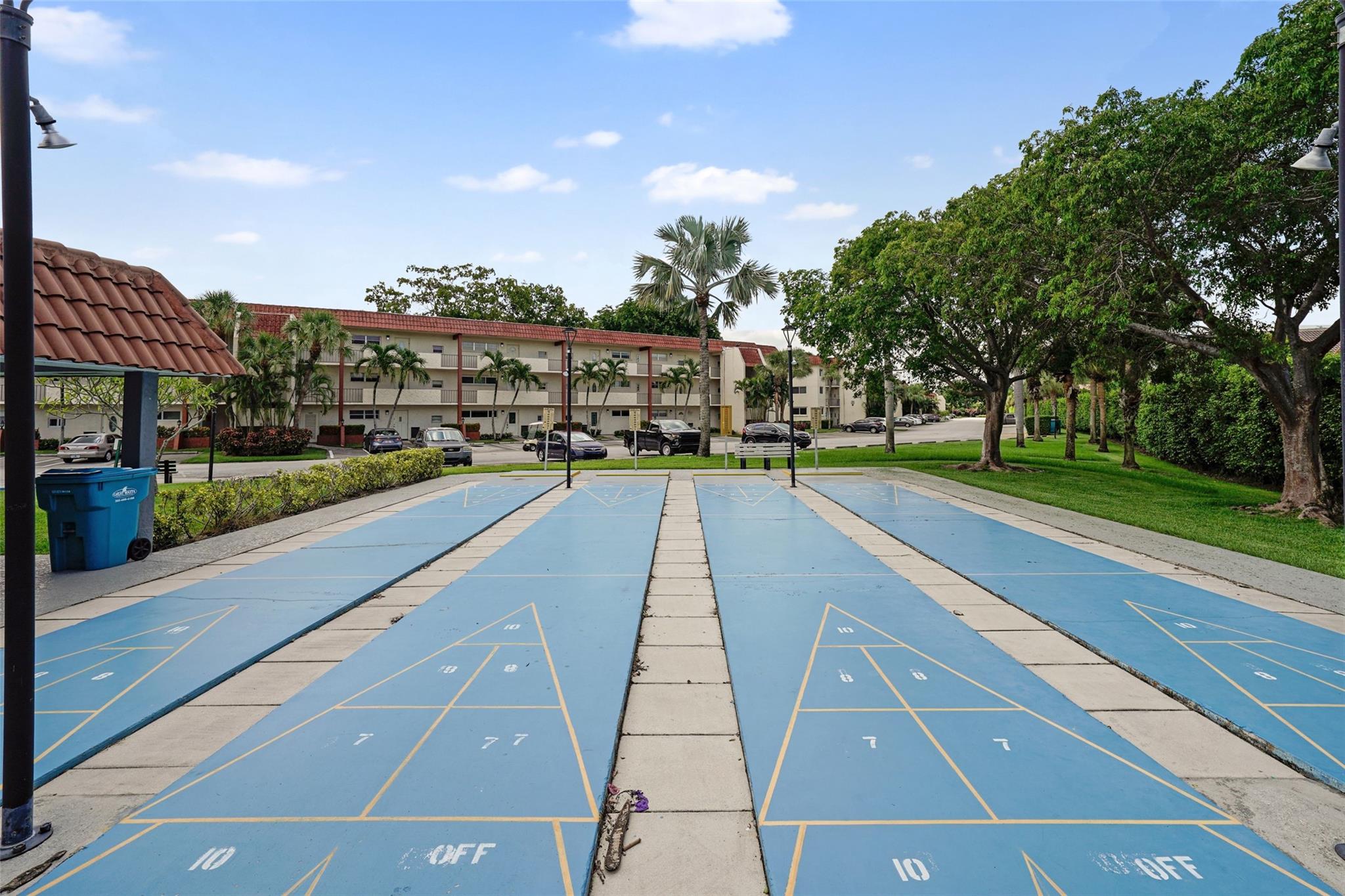 HOLLYBROOK GOLF & TENNIS - Residential Lease
