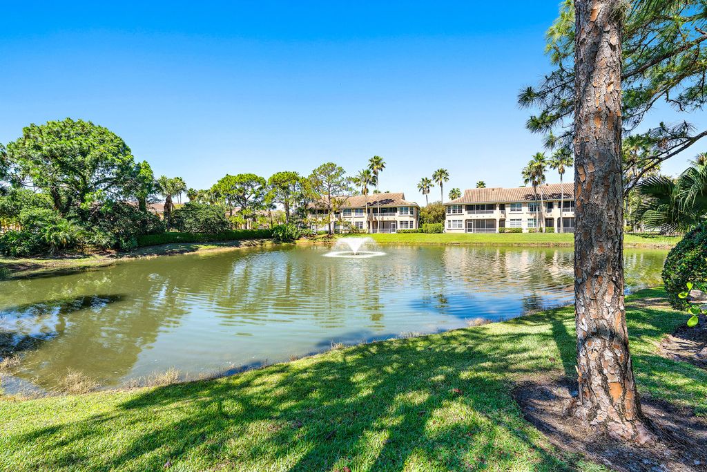 Photo of 120 Legendary Circle, Palm Beach Gardens, FL 33418 (MLS # B26029632)