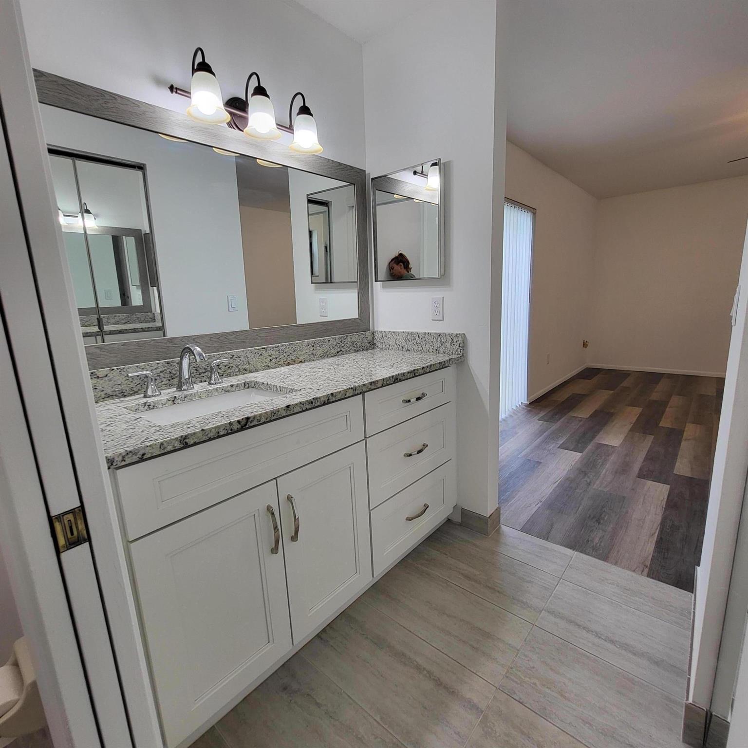 RIVER OAKS - Residential Lease