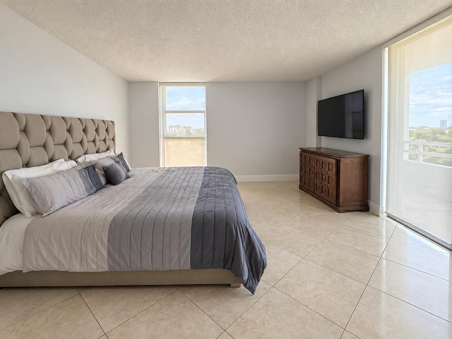 20355 NE 34 Court 828