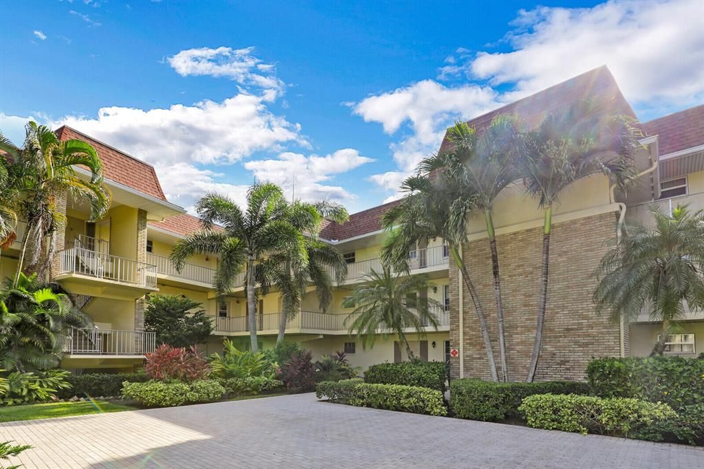 Photo of 5540 Tamberlane Circle #218, Palm Beach Gardens, FL 33418 (MLS # R10744233)