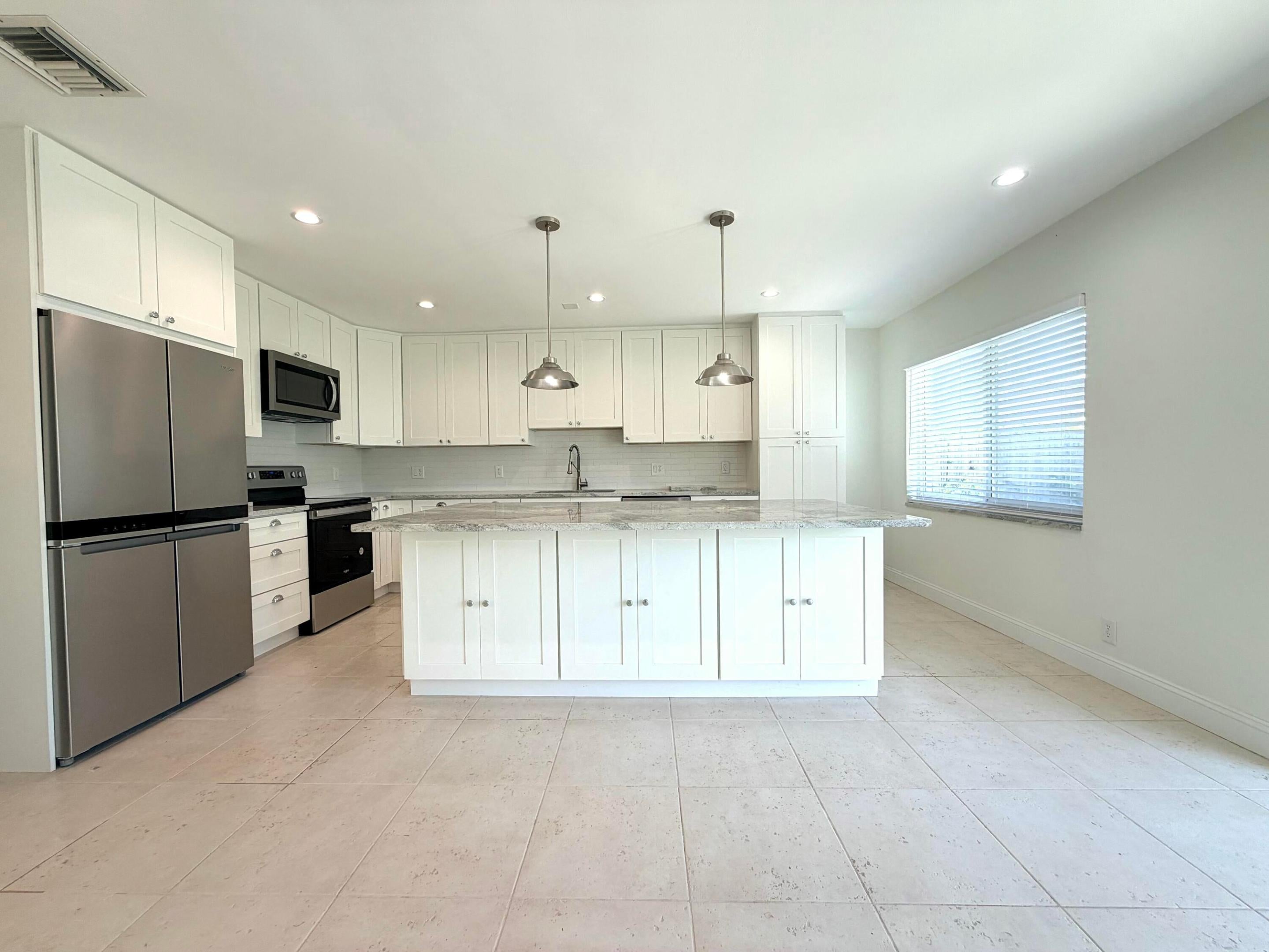2648 NE 9TH Street