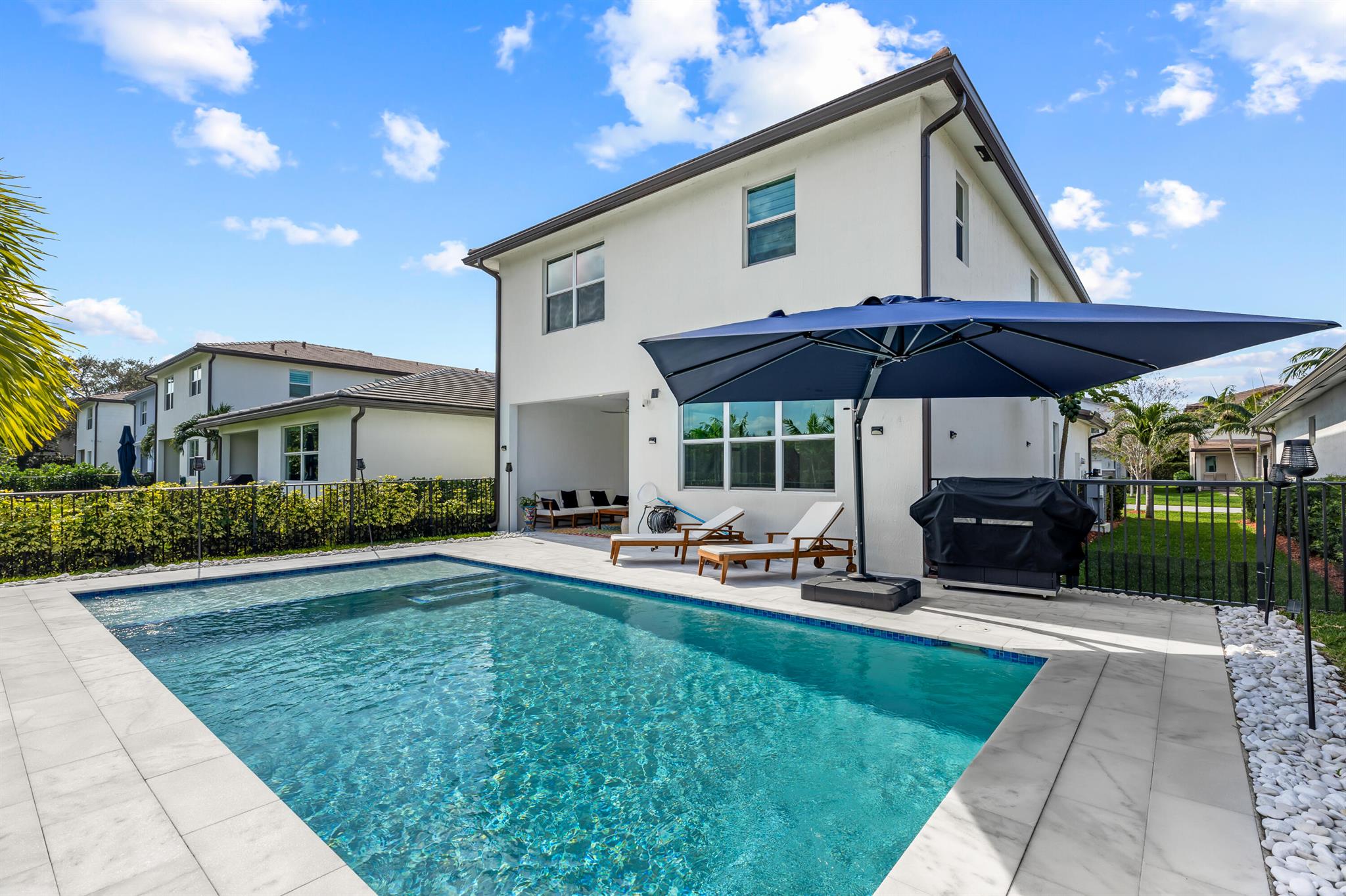 2724 Country Lake Trail