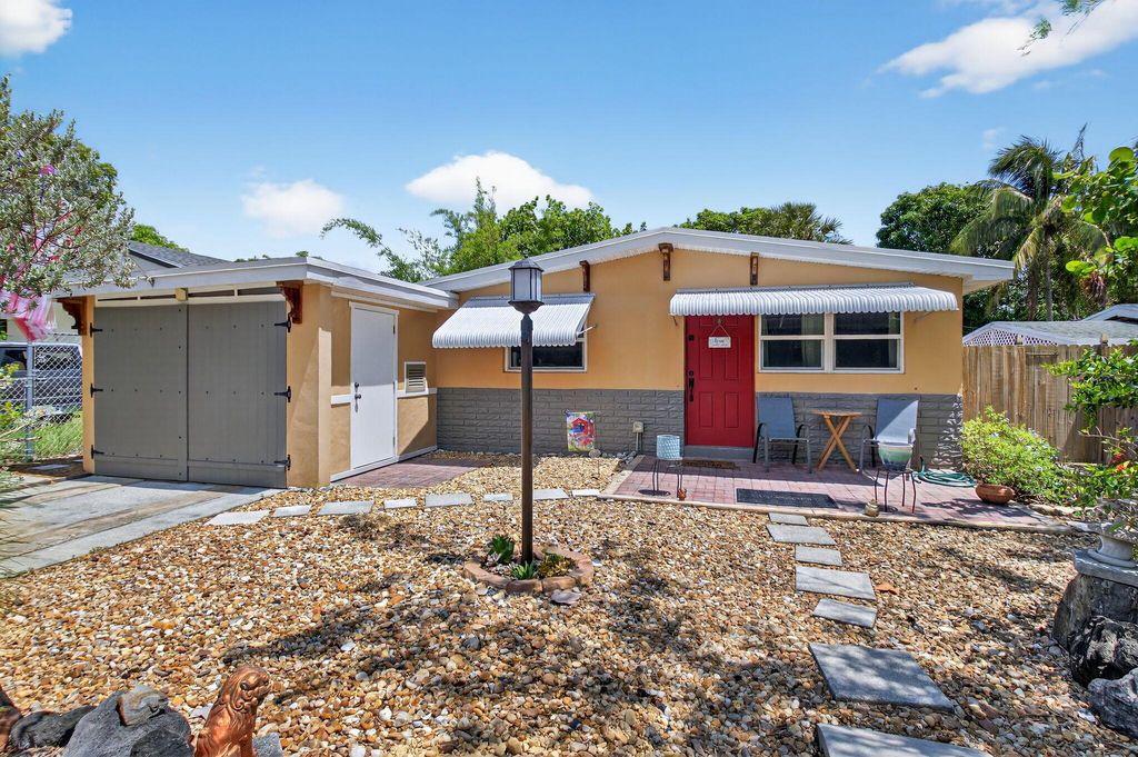 Photo of 325 Jeffery Street, Boca Raton, FL 33487 (MLS # R11106344)