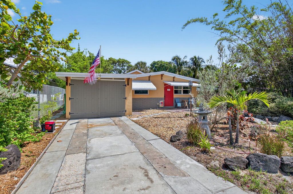 Photo of 325 Jeffery Street, Boca Raton, FL 33487 (MLS # R11106344)