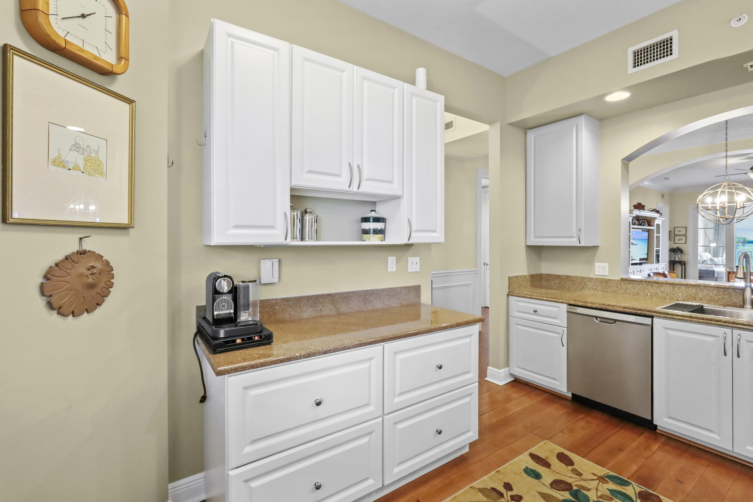 25 Harbour Isle Dr W 205