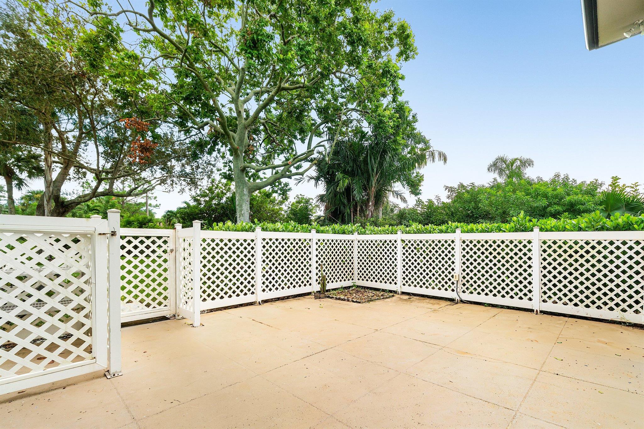 STAMFORD AT ROYAL PALM BE - Residential