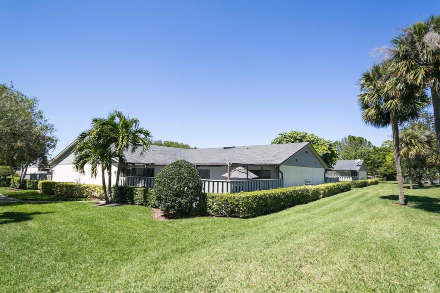 Highly sought after in Longwood Village. Stylishly updated 2/2 villa with crown molding, ceramic tile throughout and remodeled kitchen. Relax in your private screen-enclosed courtyard. Minutes to the pristine beaches and award-winning Historic Downtown.