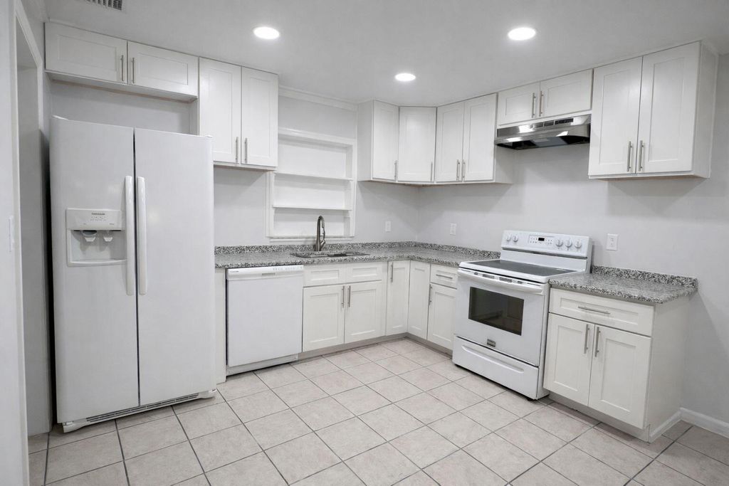 Photo of 1504 41st Avenue, Vero Beach, FL 32960 (MLS # B26019464)