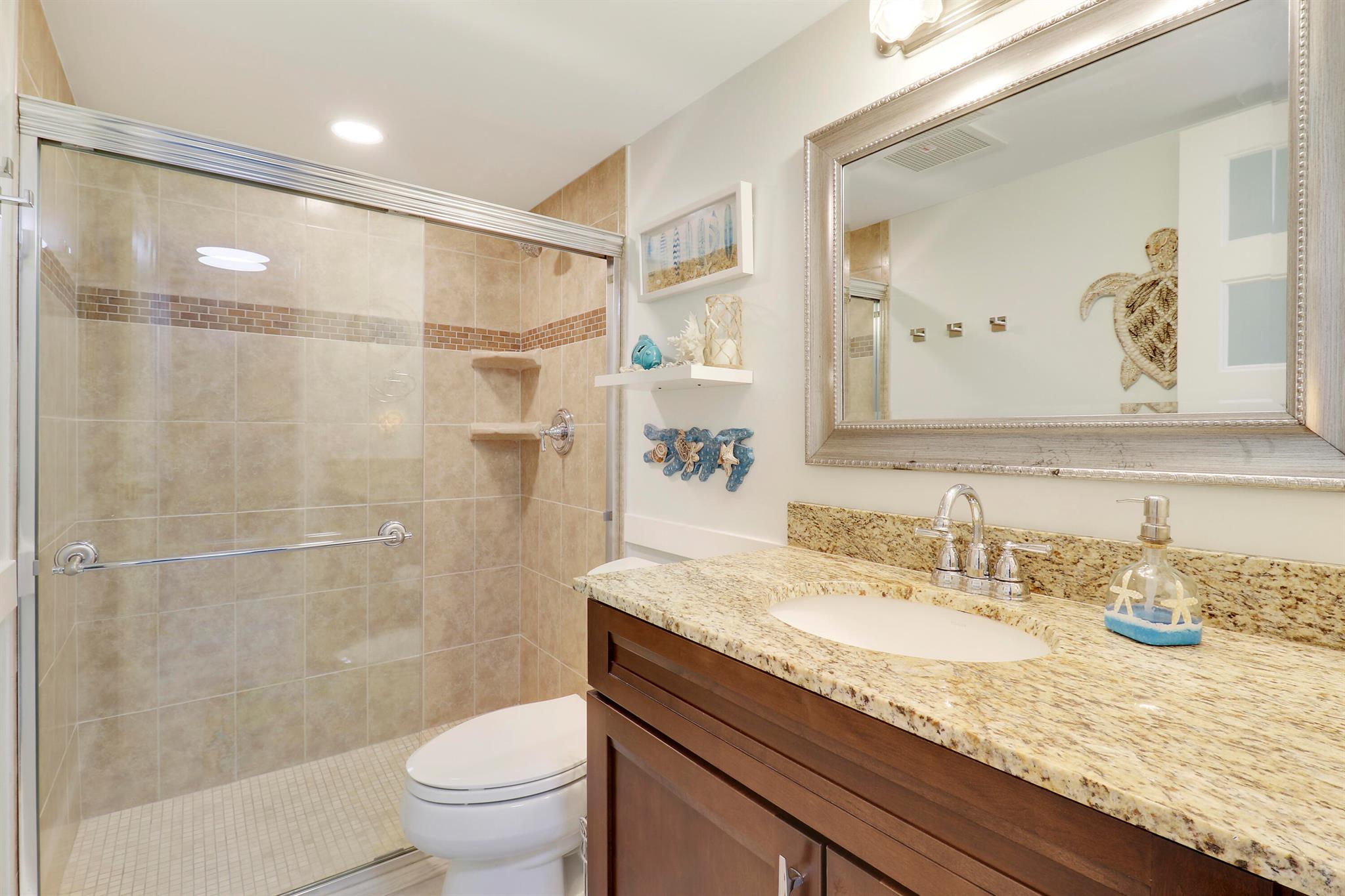 HAMPTON HOUSE CONDO - Residential