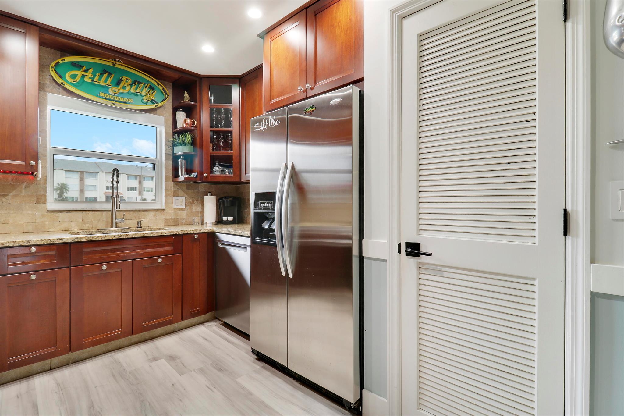 HAMPTON HOUSE CONDO - Residential