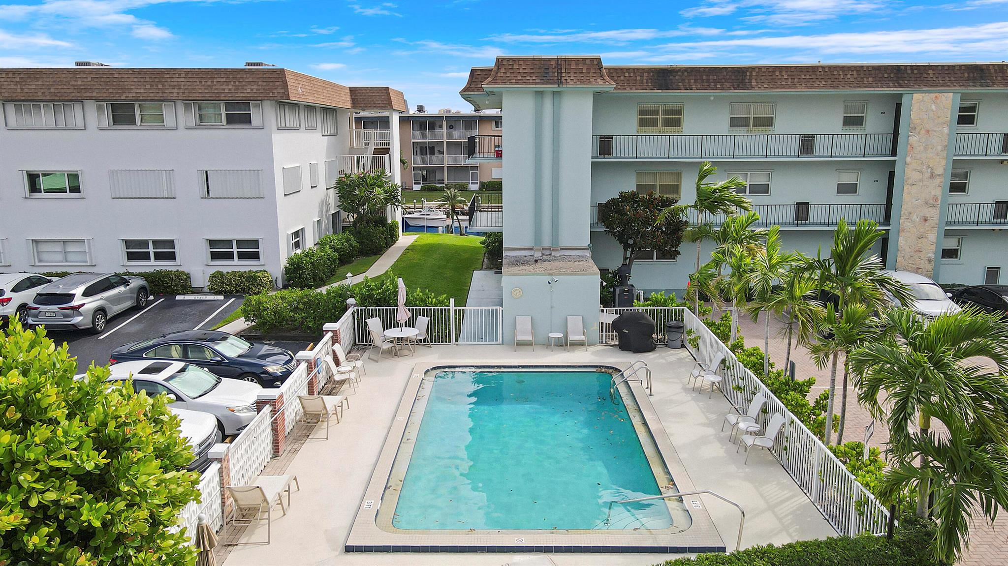 HAMPTON HOUSE CONDO - Residential