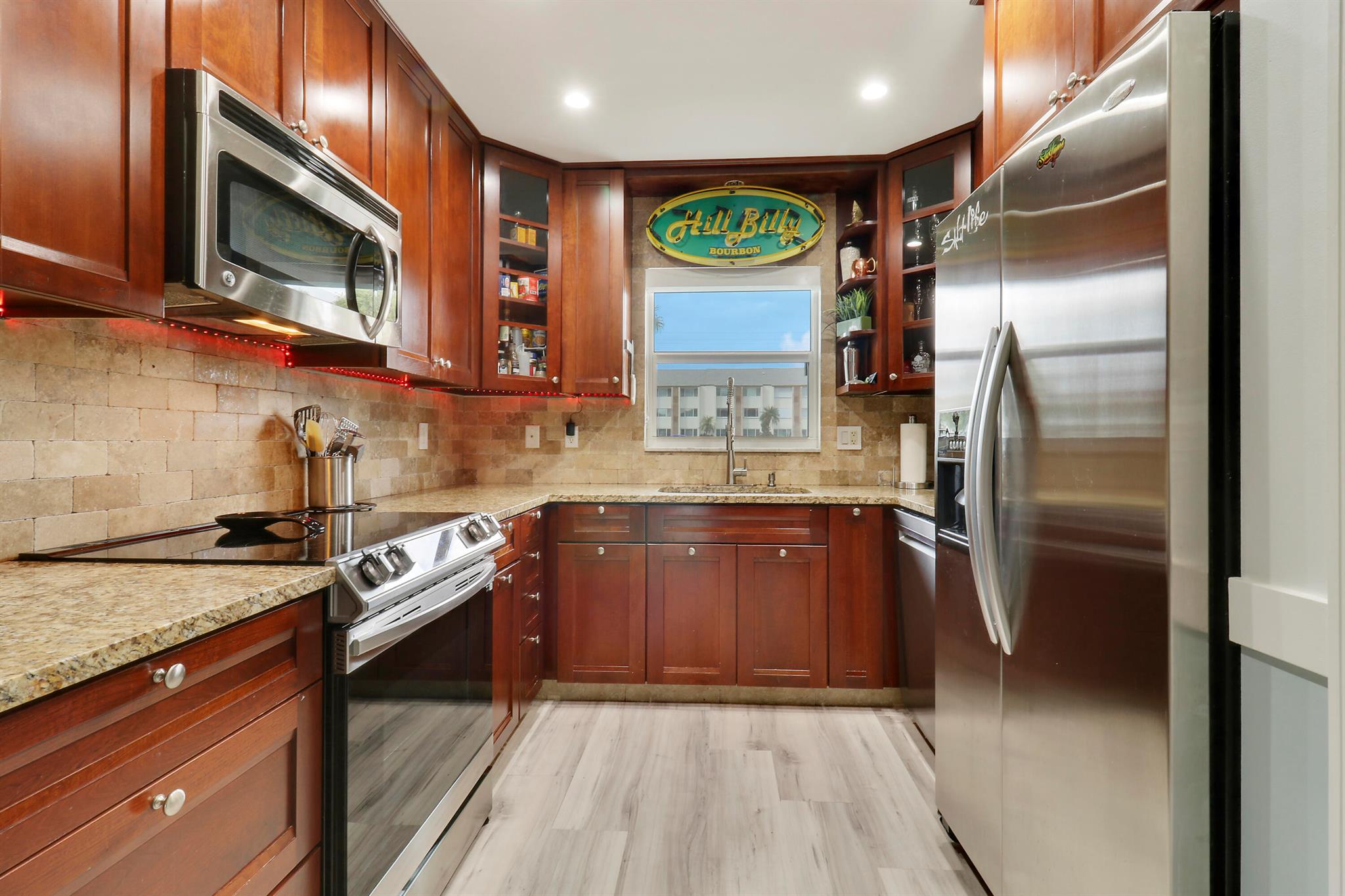 HAMPTON HOUSE CONDO - Residential