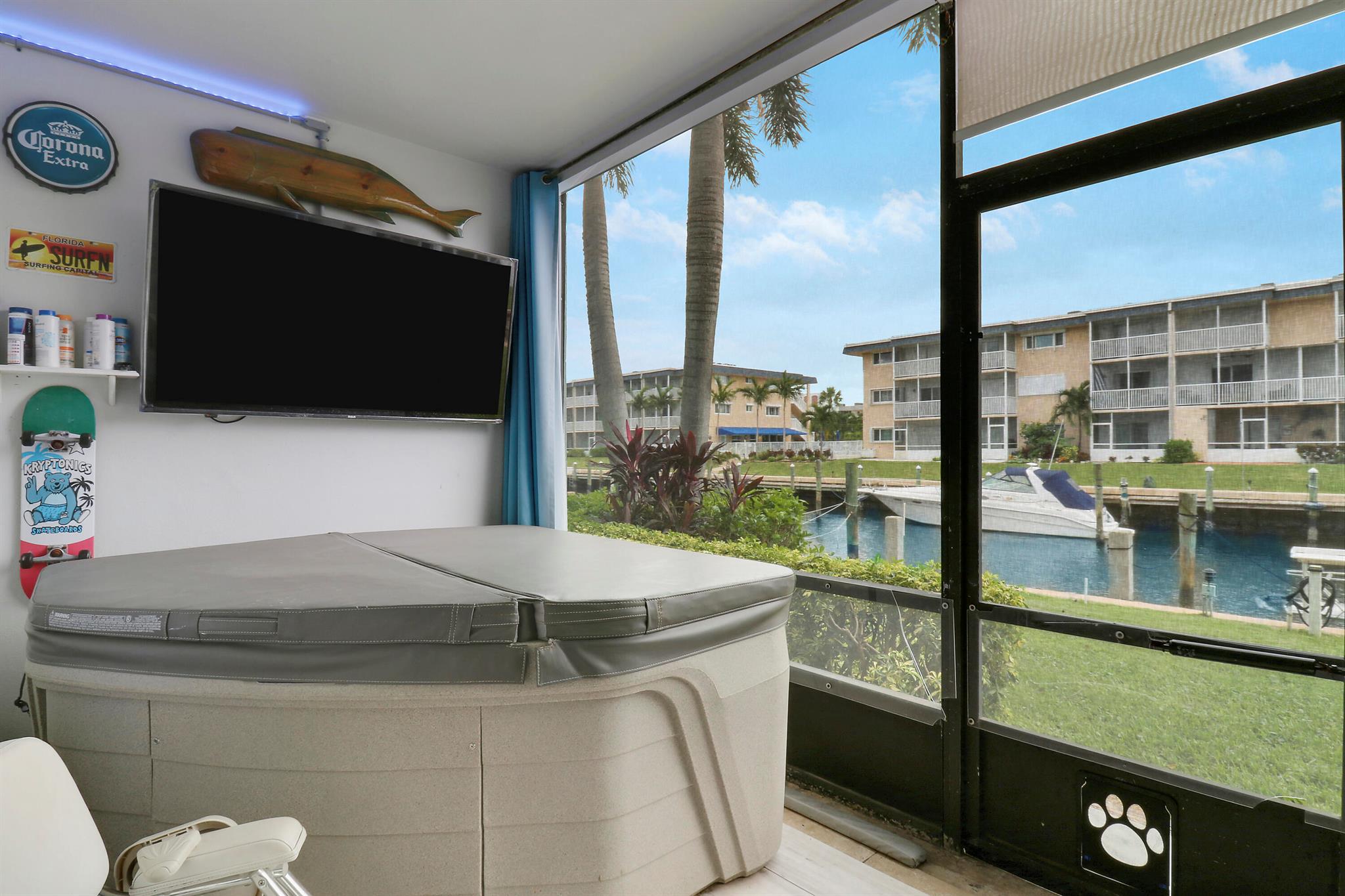 HAMPTON HOUSE CONDO - Residential