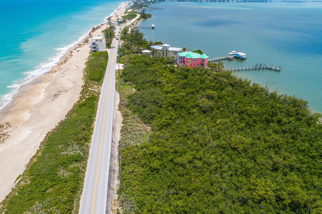 Yacht Club Beach - Land