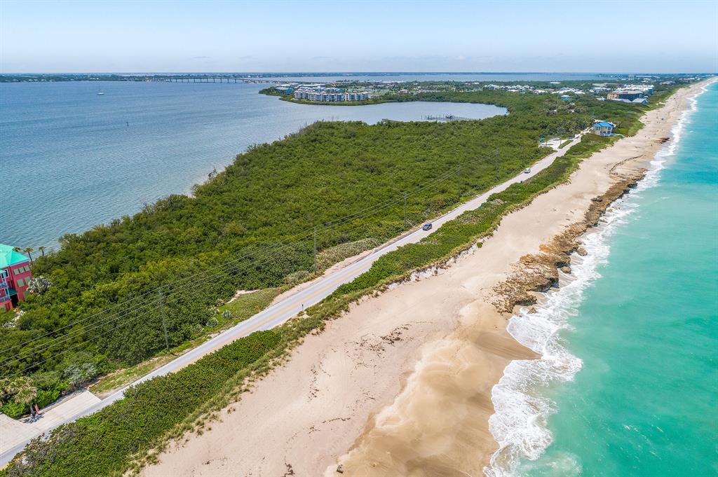 Yacht Club Beach - Land