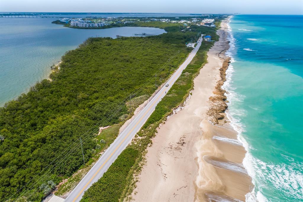 Yacht Club Beach - Land