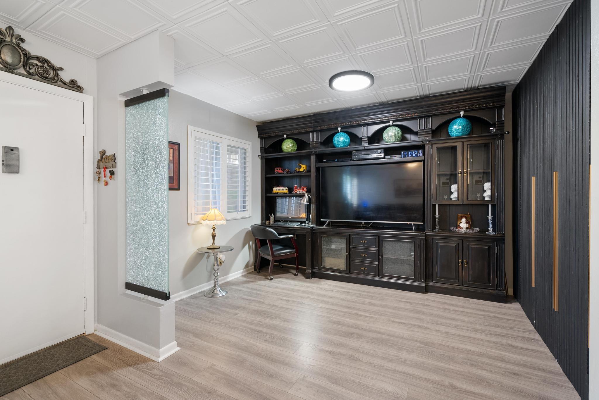 5220 Las Verdes Cir 118