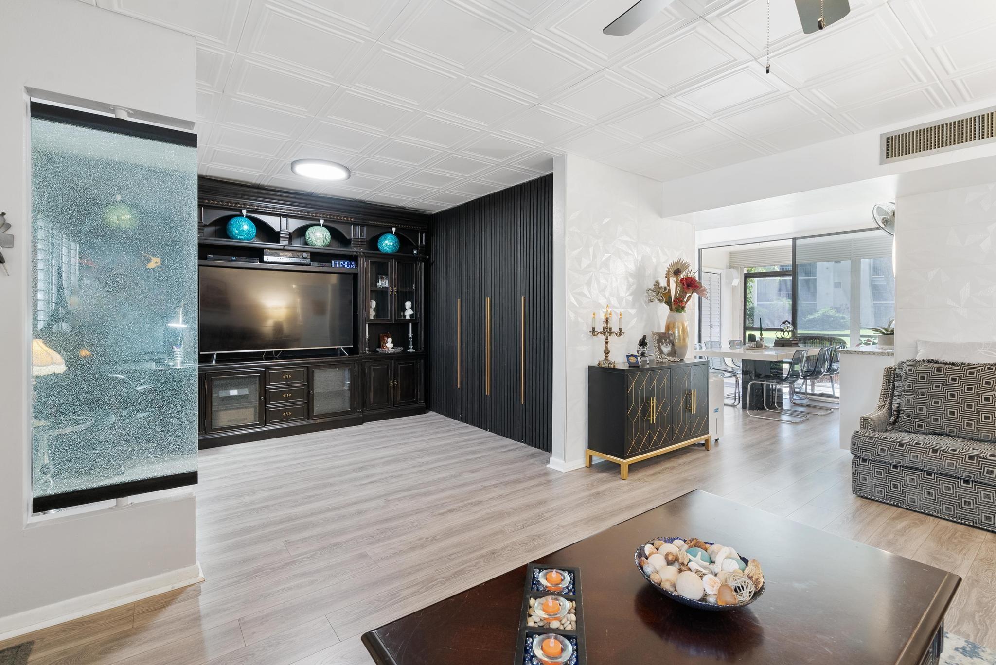 5220 Las Verdes Cir 118
