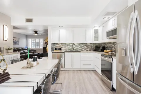5220 Las Verdes Cir Unit 118, Delray Beach, FL MLS: F10494023