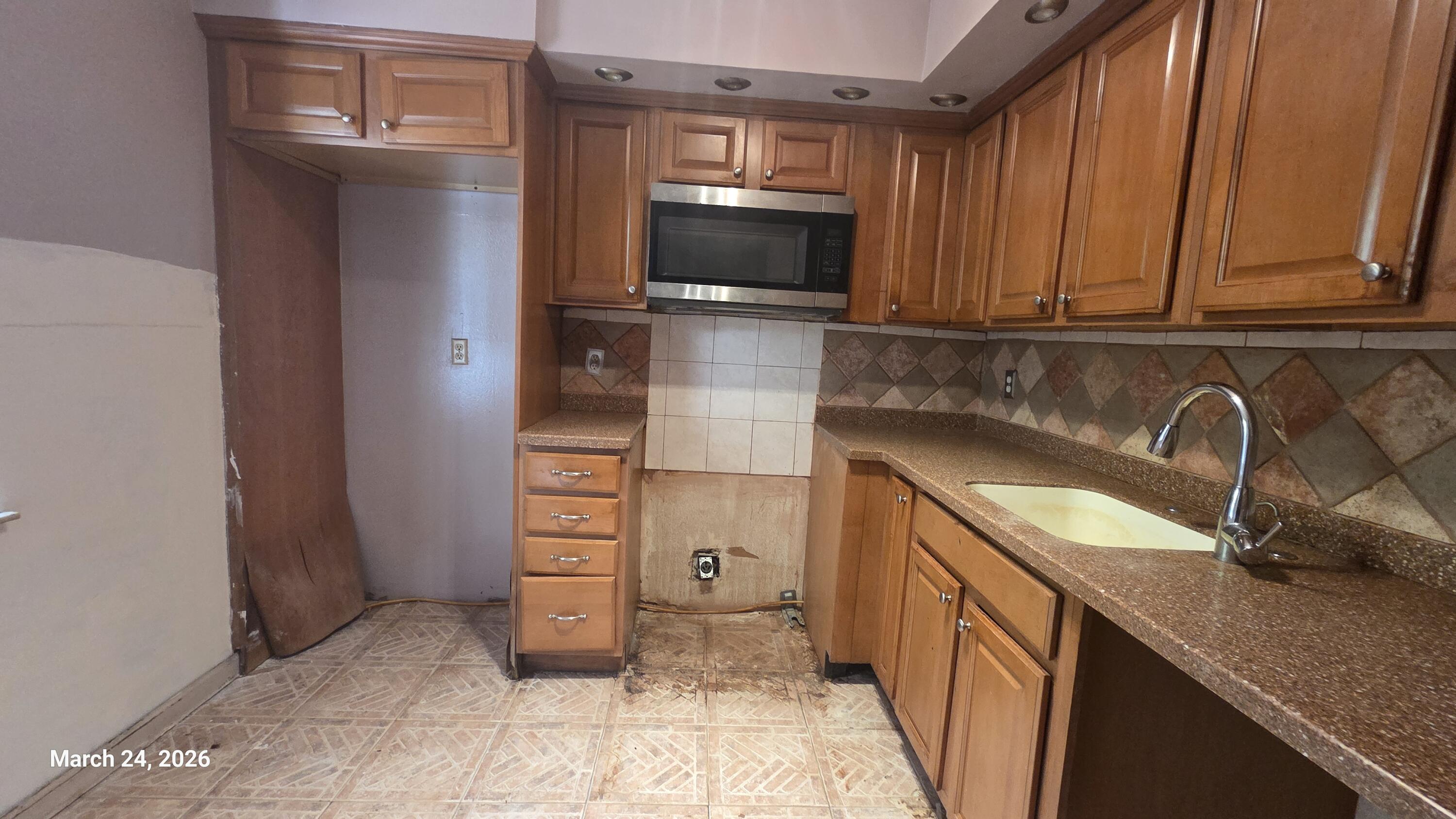 View photos, virtual tours, details... 2801 Somerset Drive 101