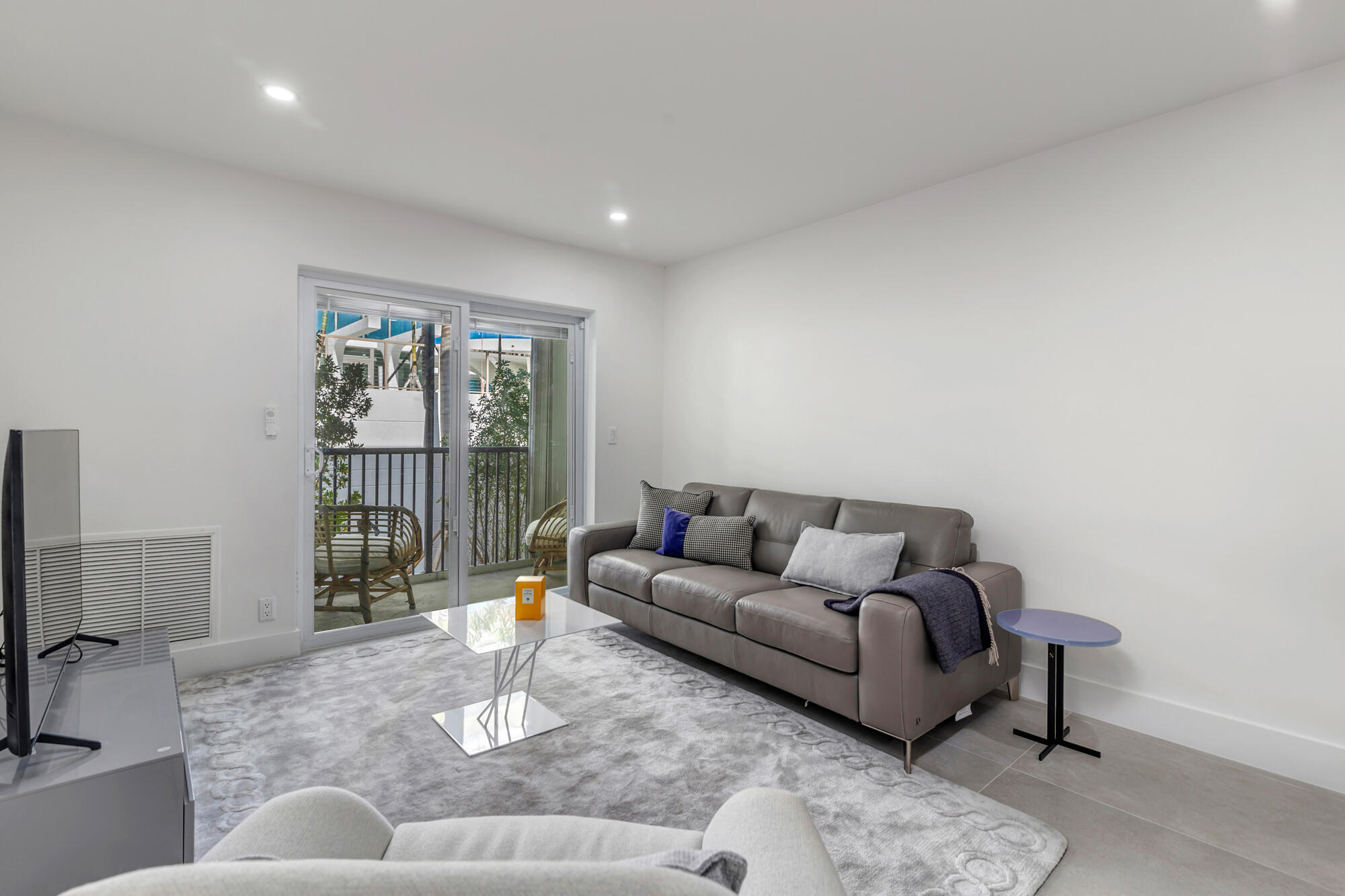 1527 S Flagler Drive 113f