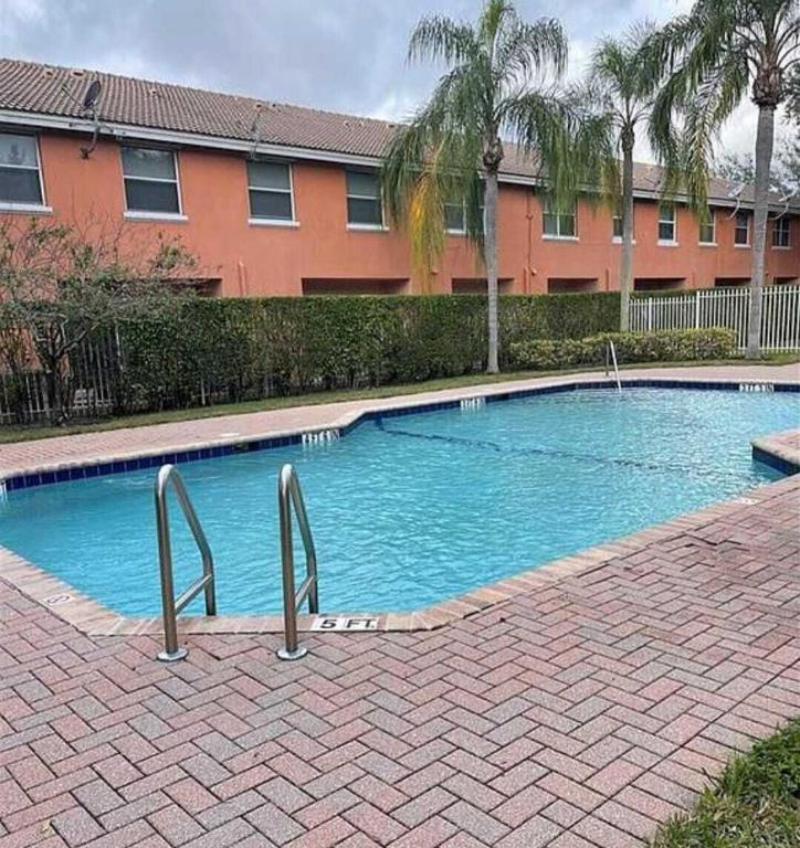 S & R Of Inverrary Prcl S - Residential Lease