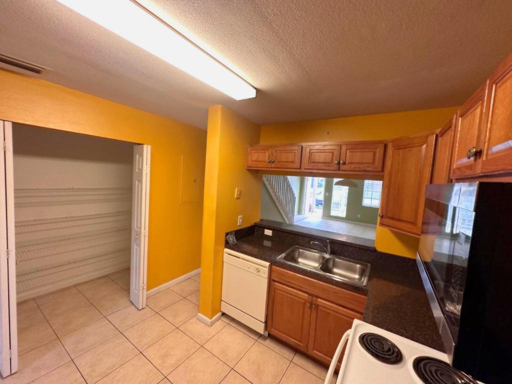 S & R Of Inverrary Prcl S - Residential Lease