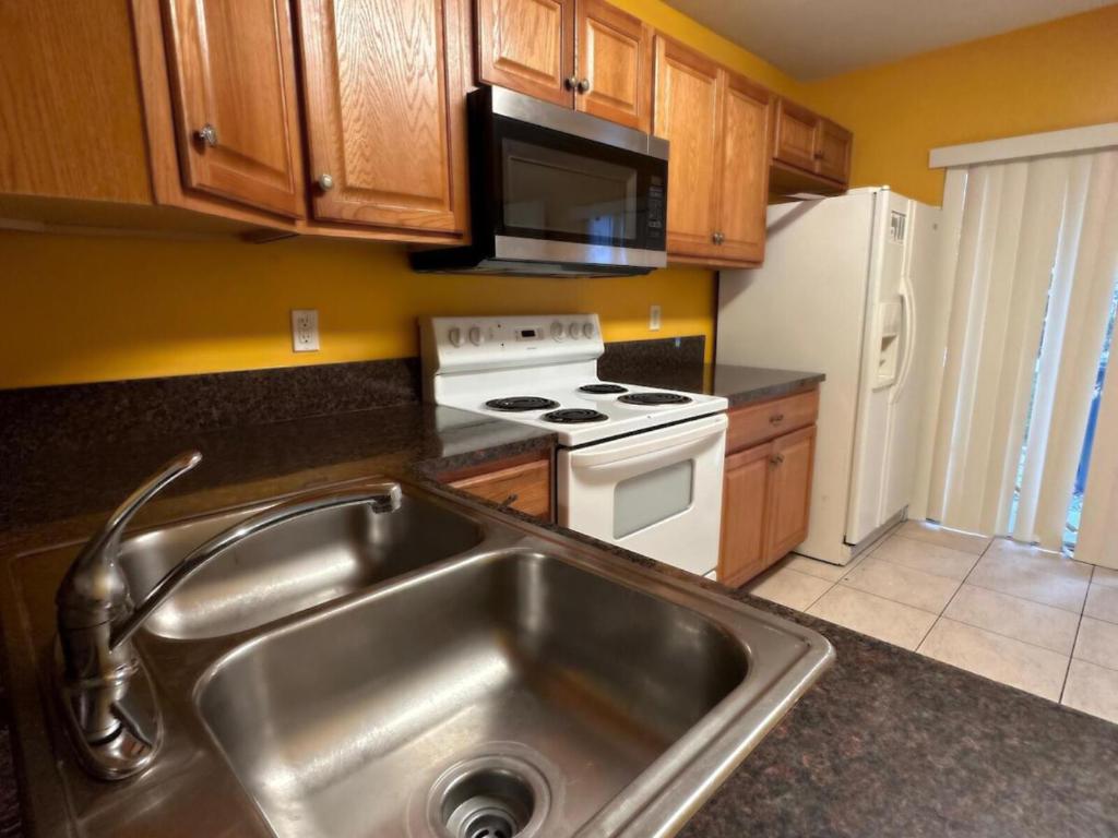 S & R Of Inverrary Prcl S - Residential Lease