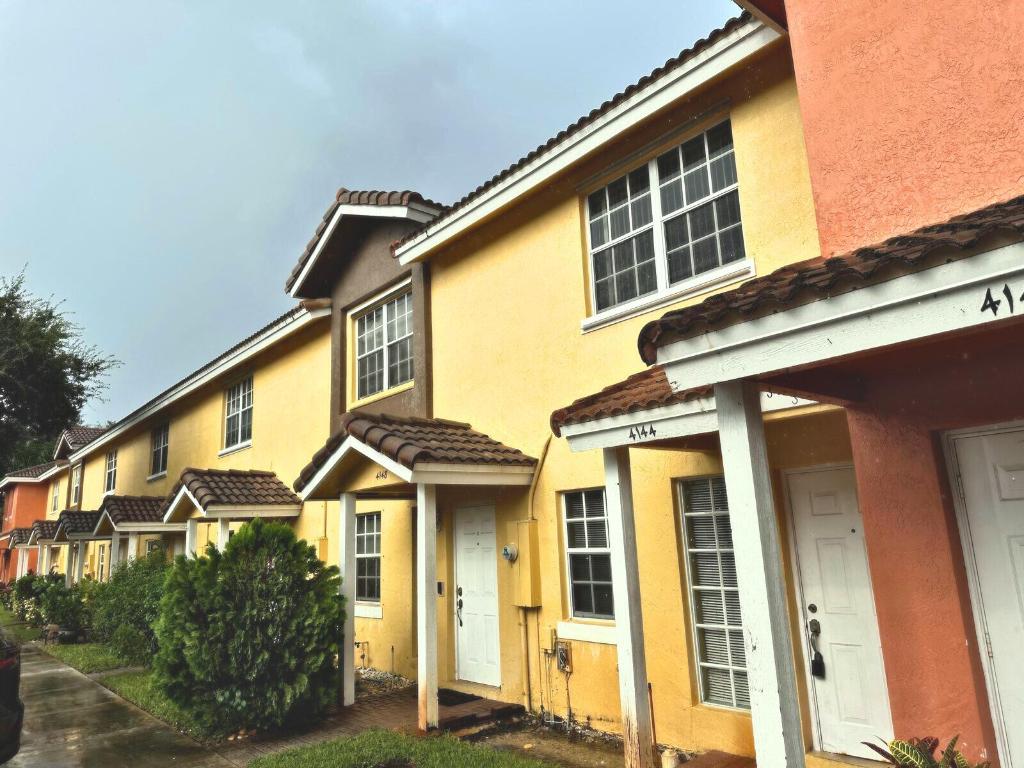 S & R Of Inverrary Prcl S - Residential Lease