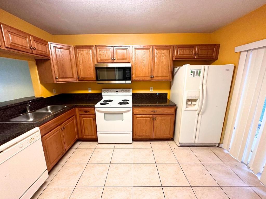 S & R Of Inverrary Prcl S - Residential Lease