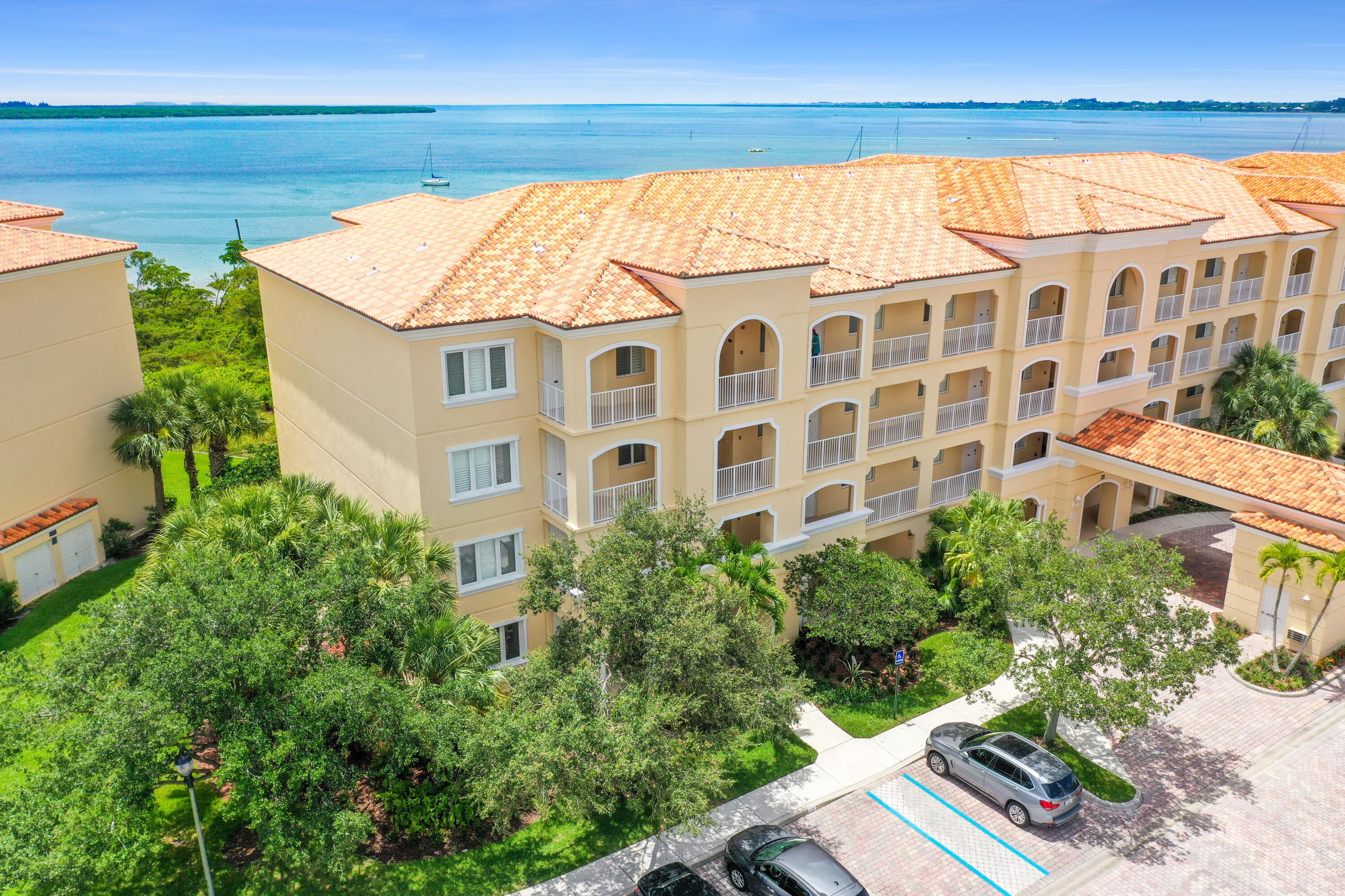 4 HARBOUR ISLE Drive E 202