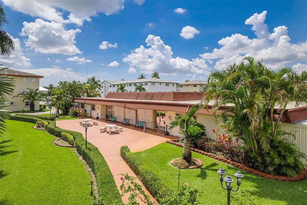 BEVERLY HILLS - Residential