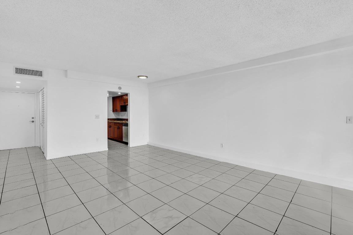 VECINO DEL MAR CONDO - Residential Lease