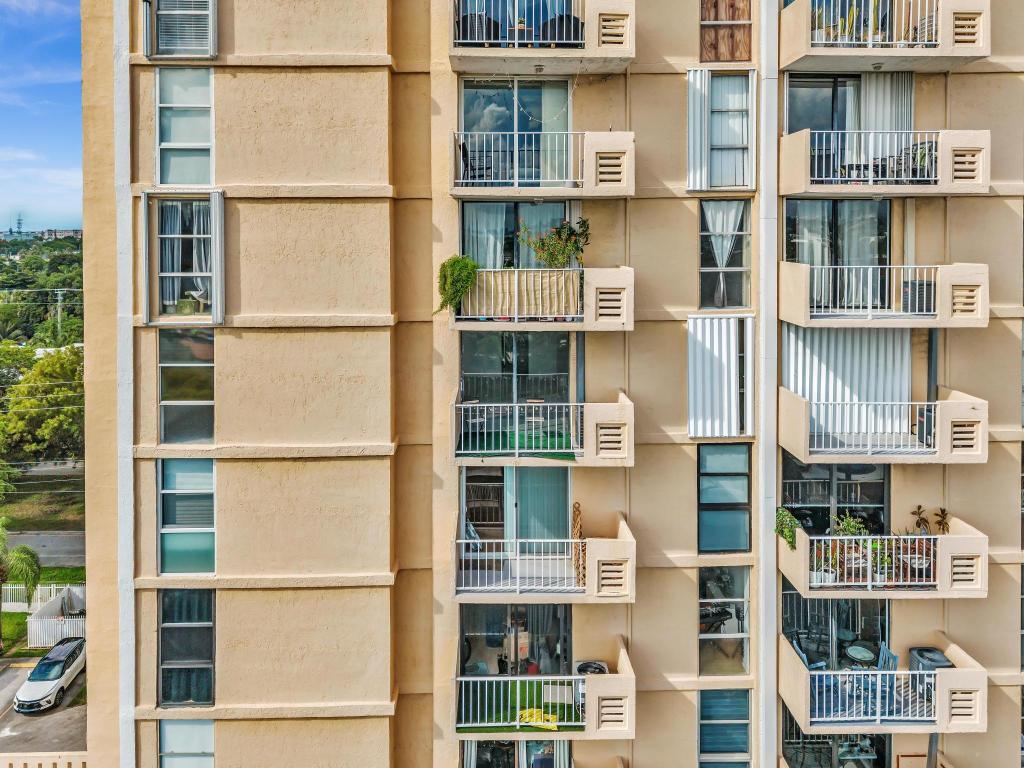 VECINO DEL MAR CONDO - Residential Lease