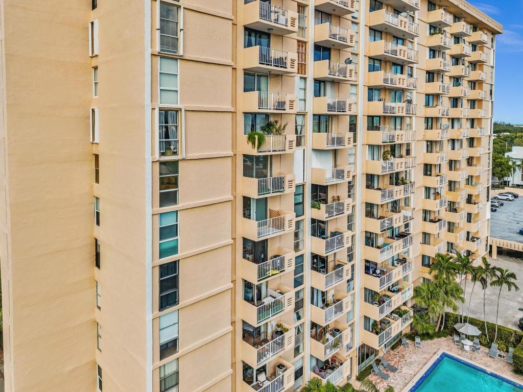 VECINO DEL MAR CONDO - Residential Lease