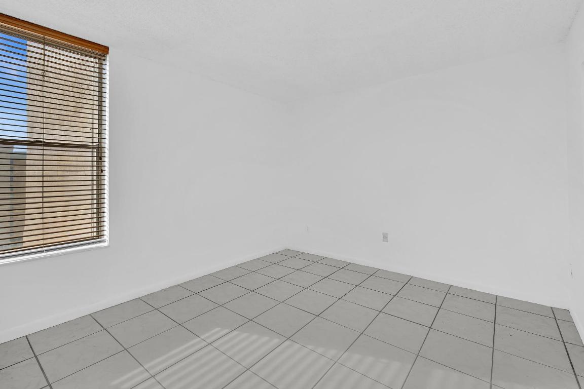 VECINO DEL MAR CONDO - Residential Lease