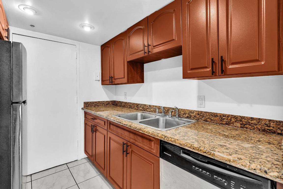 VECINO DEL MAR CONDO - Residential Lease