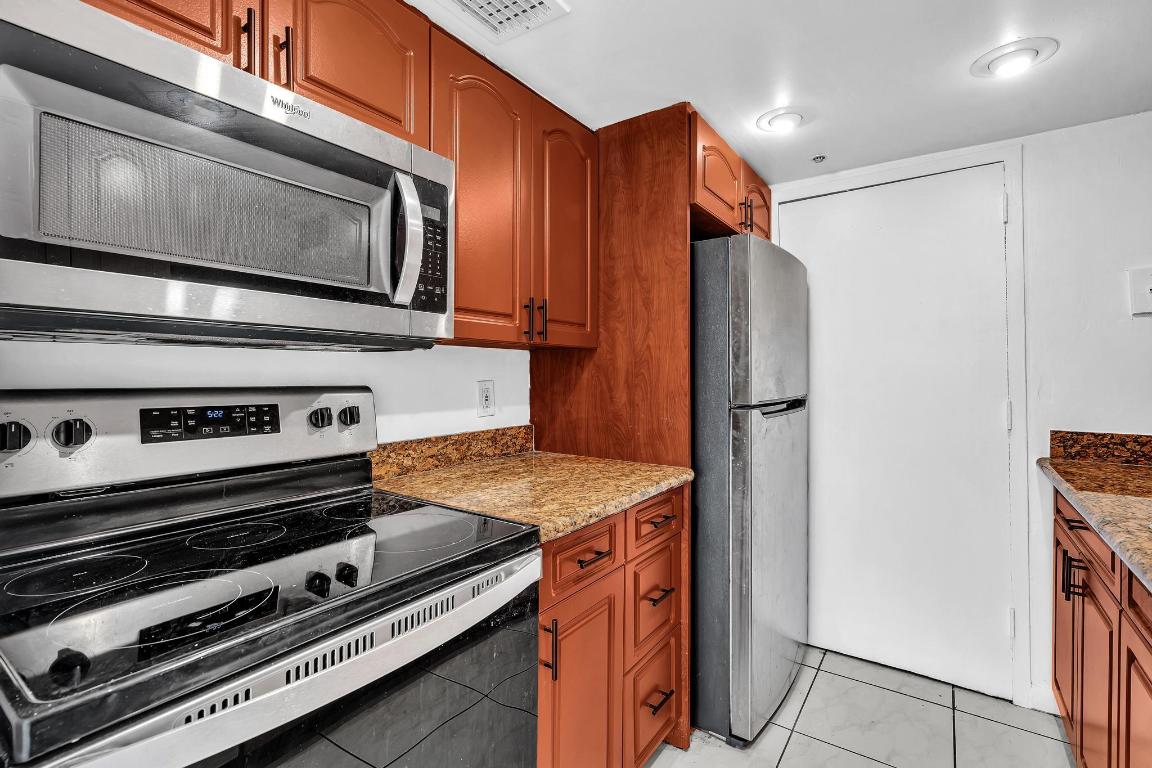 VECINO DEL MAR CONDO - Residential Lease