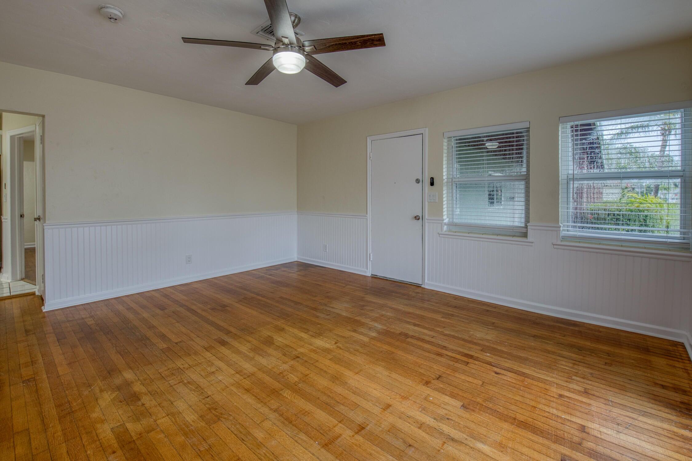 LAKE WORTH TOWN OF - Residential Lease