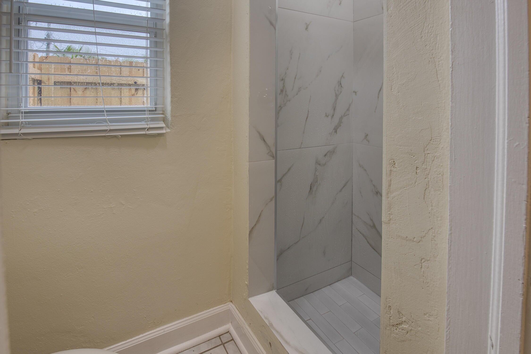 LAKE WORTH TOWN OF - Residential Lease