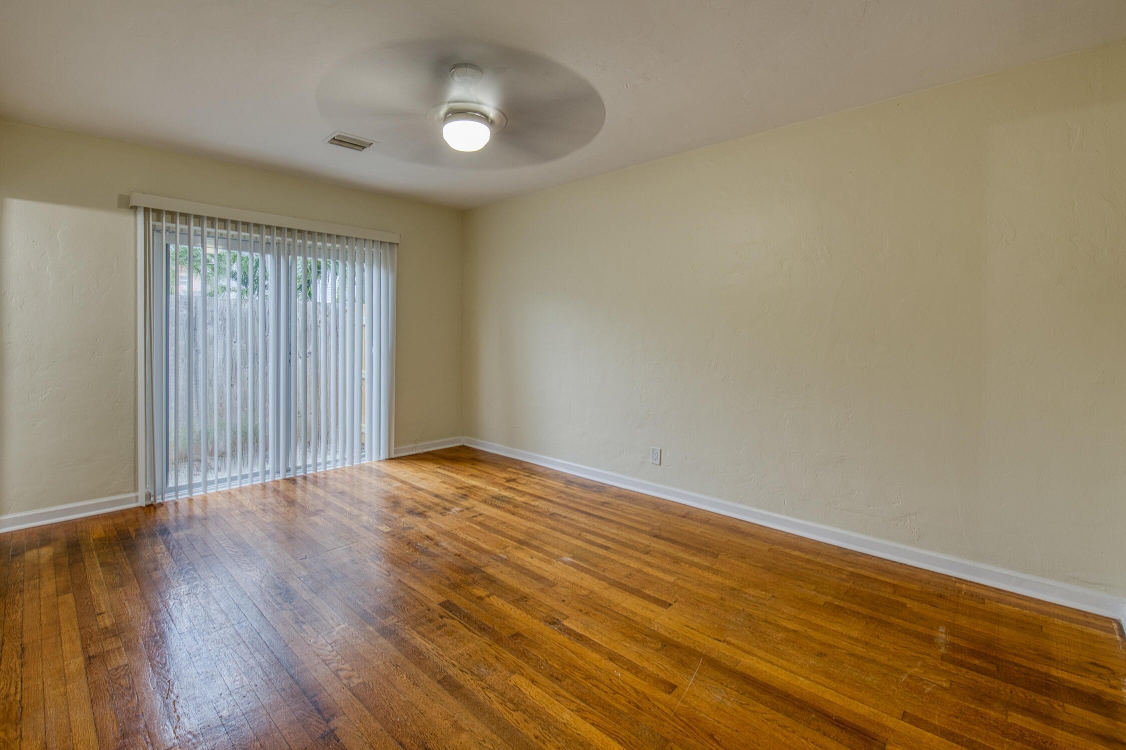 LAKE WORTH TOWN OF - Residential Lease