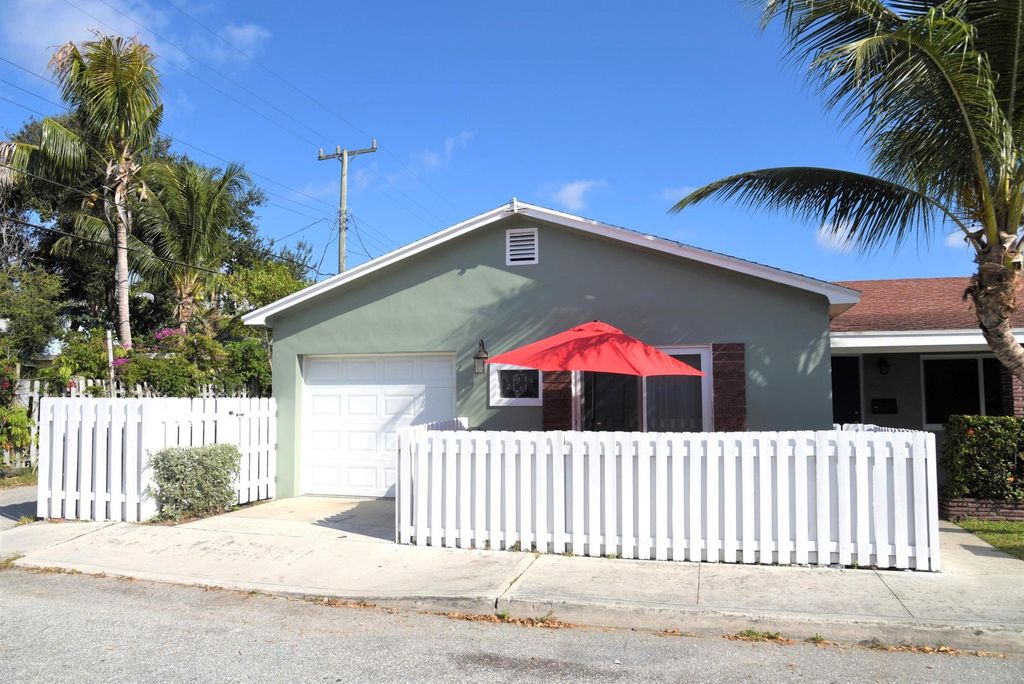 Photo of 301 N Federal Hwy #5 And Attached Garag, Lake Worth Beach, FL 33460 (MLS # R11167603)