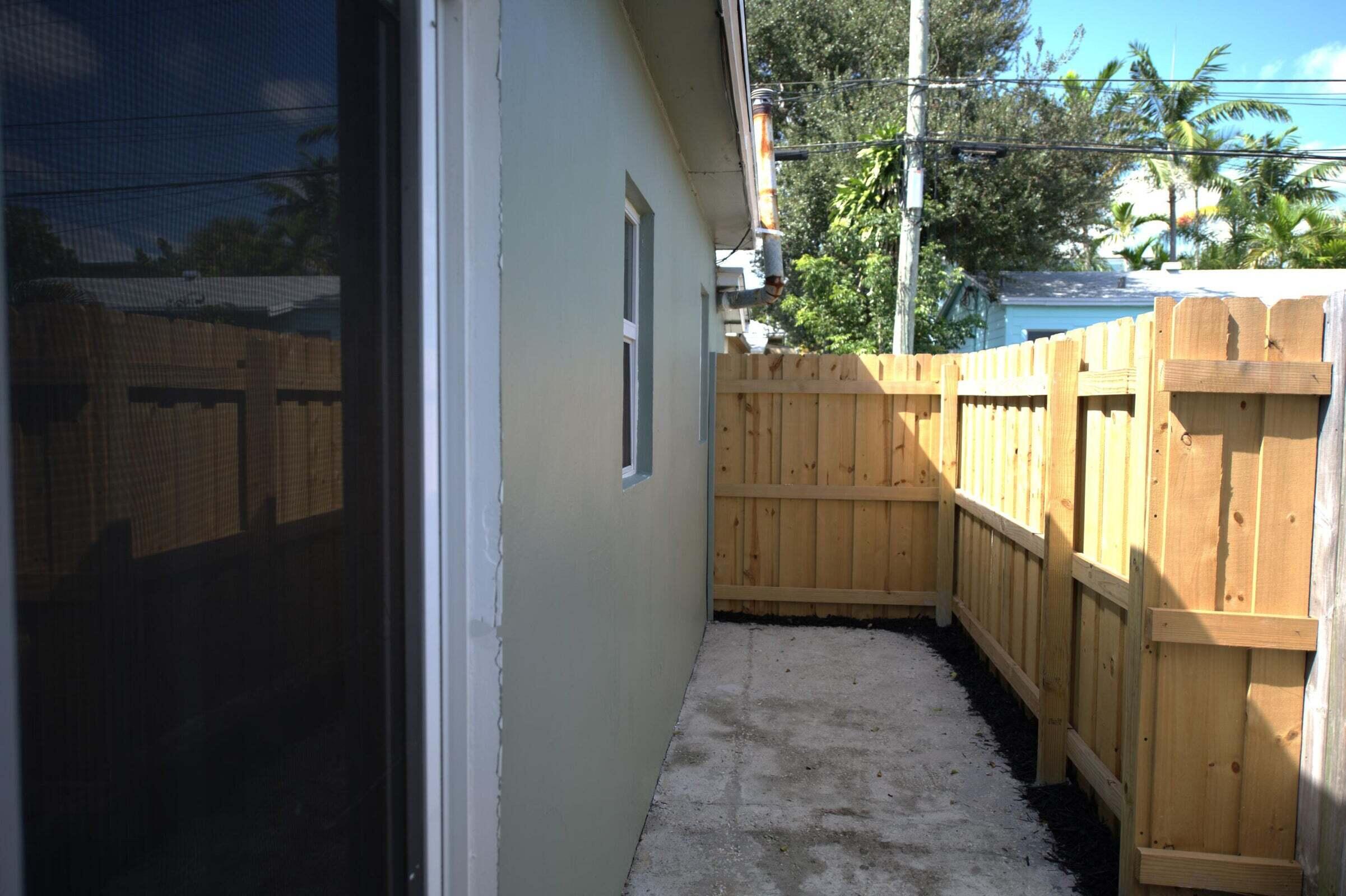 LAKE WORTH TOWN OF - Residential Lease