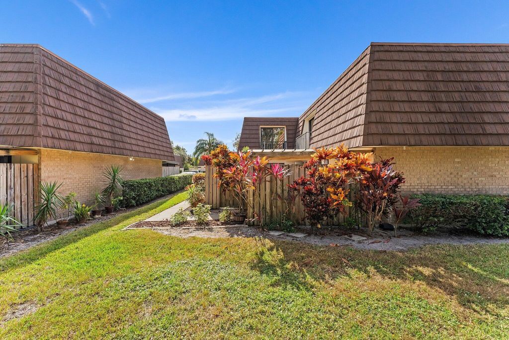 Photo of 2120 21st Lane, Palm Beach Gardens, FL 33418 (MLS # R11044393)