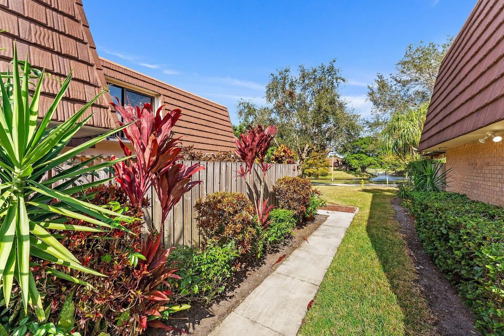 Photo of 2120 21st Lane, Palm Beach Gardens, FL 33418 (MLS # R11044393)