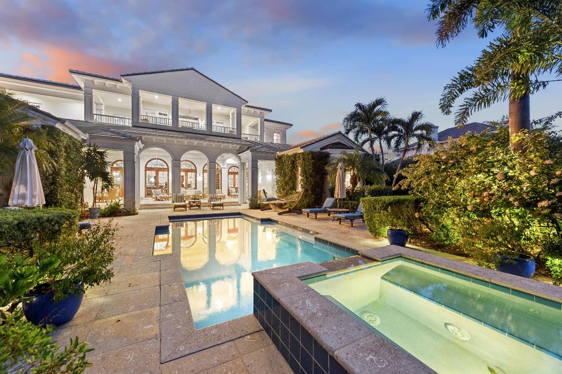 6968 SE Harbor Circle